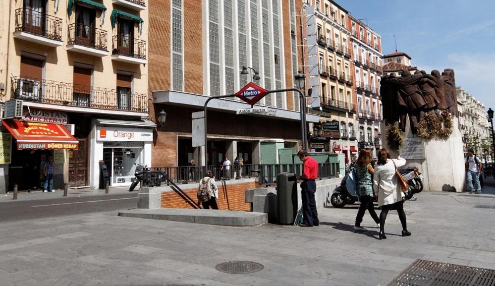 Charming Anton Martin Market Madrid Luaran gambar